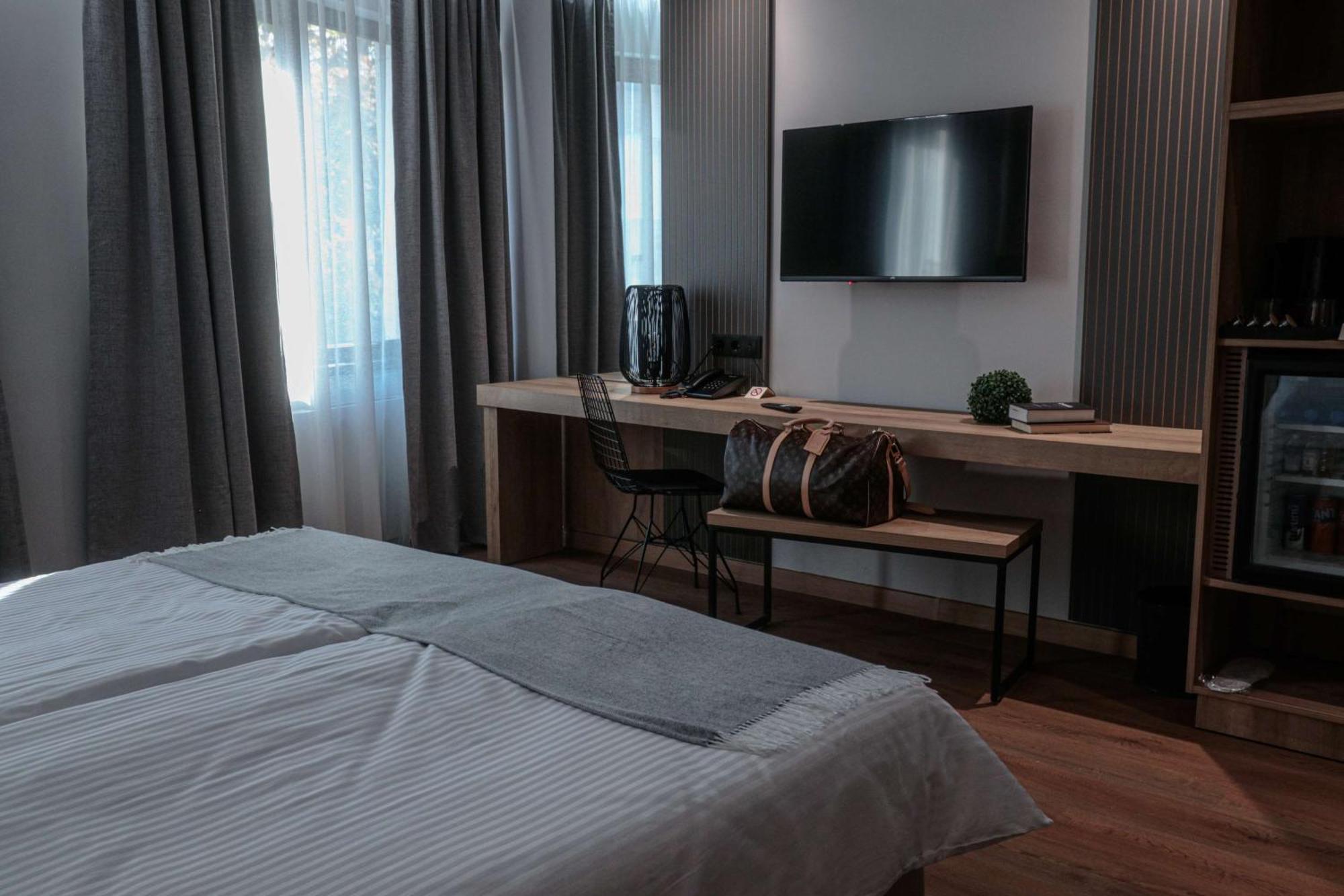 Best Western Plus Lozenetz Hotel Sofia Exterior photo